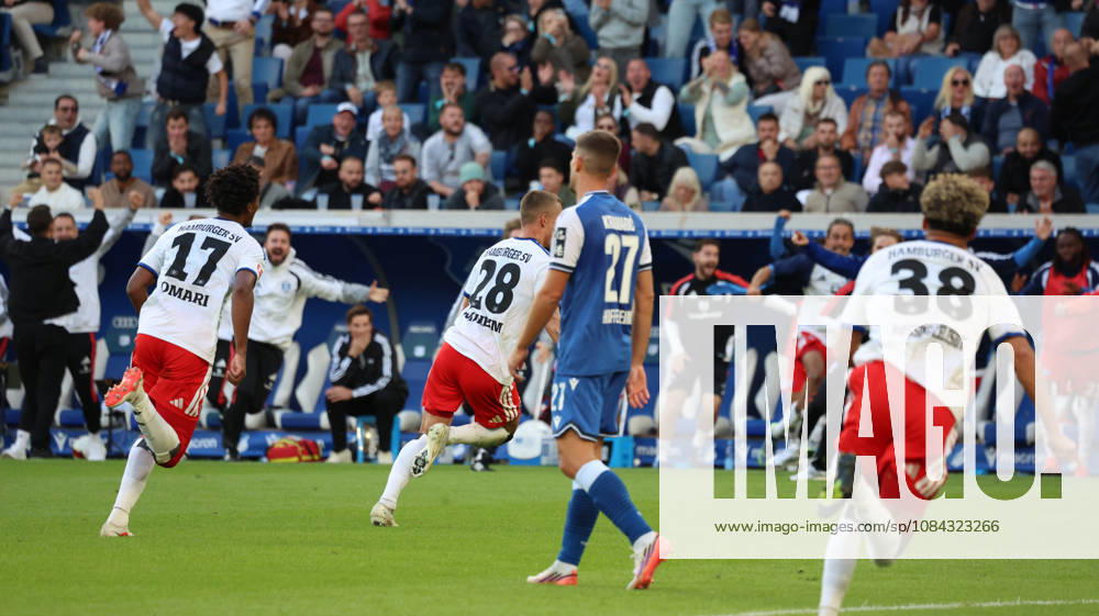 Fussball 1.Bundesliga, TSG 1899 Hoffenheim - Hamburger SV v.l. Torjubel nach dem Tor zum celebrating the goal celebrate 2:3 durch Miro Muheim (Hamburger SV) Sinsheim