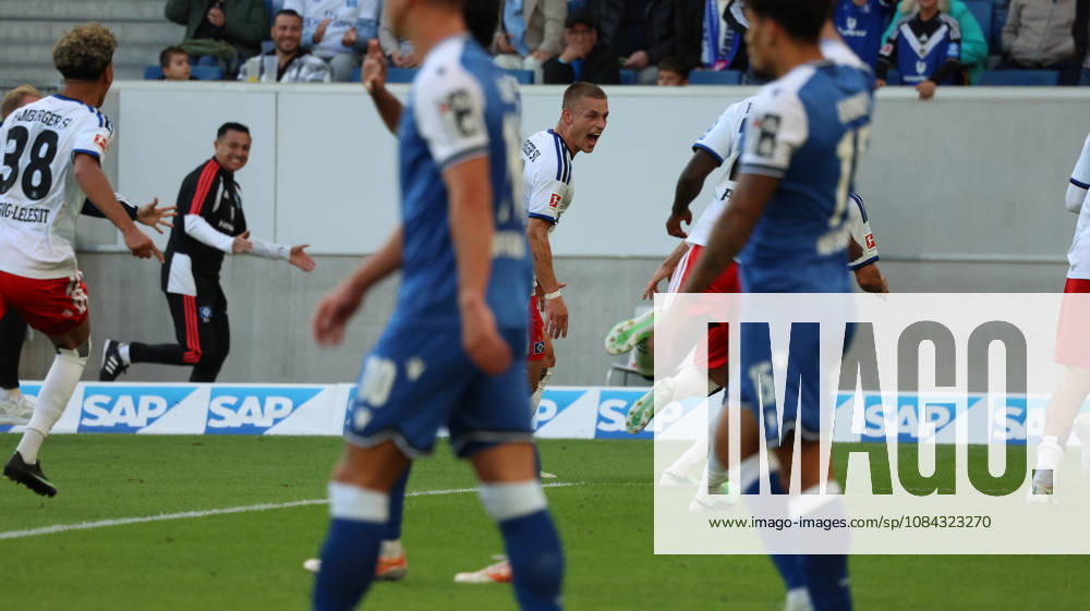 Fussball 1.Bundesliga, TSG 1899 Hoffenheim - Hamburger SV v.l. Torjubel nach dem Tor zum celebrating the goal celebrate 2:3 durch Miro Muheim (Hamburger SV) Sinsheim