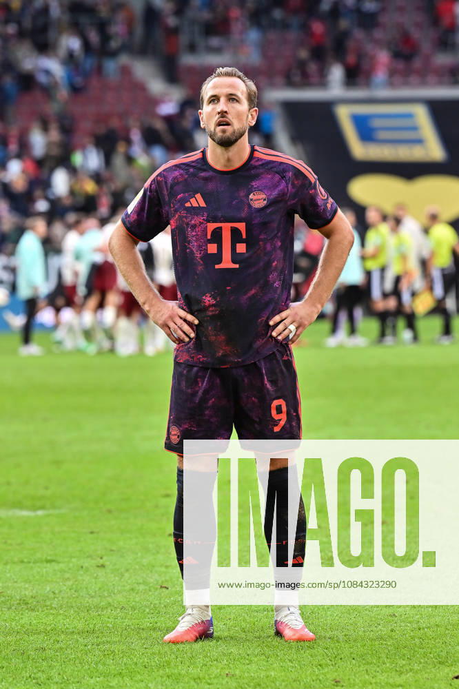 AUGSBURG, GERMANY; 10. OCTOBER: Harry KANE (FC Bayern Munich 9) after the Bundesliga Match between FC Augsburg vs. FC Bayern Munich at Matchday 5 at WWK-Arena DFL REGULATIONS PROHIBIT ANY USE OF PHOTOGRAPHS AS IMAGE SEQUENCES AND OR QUASI-VIDEO