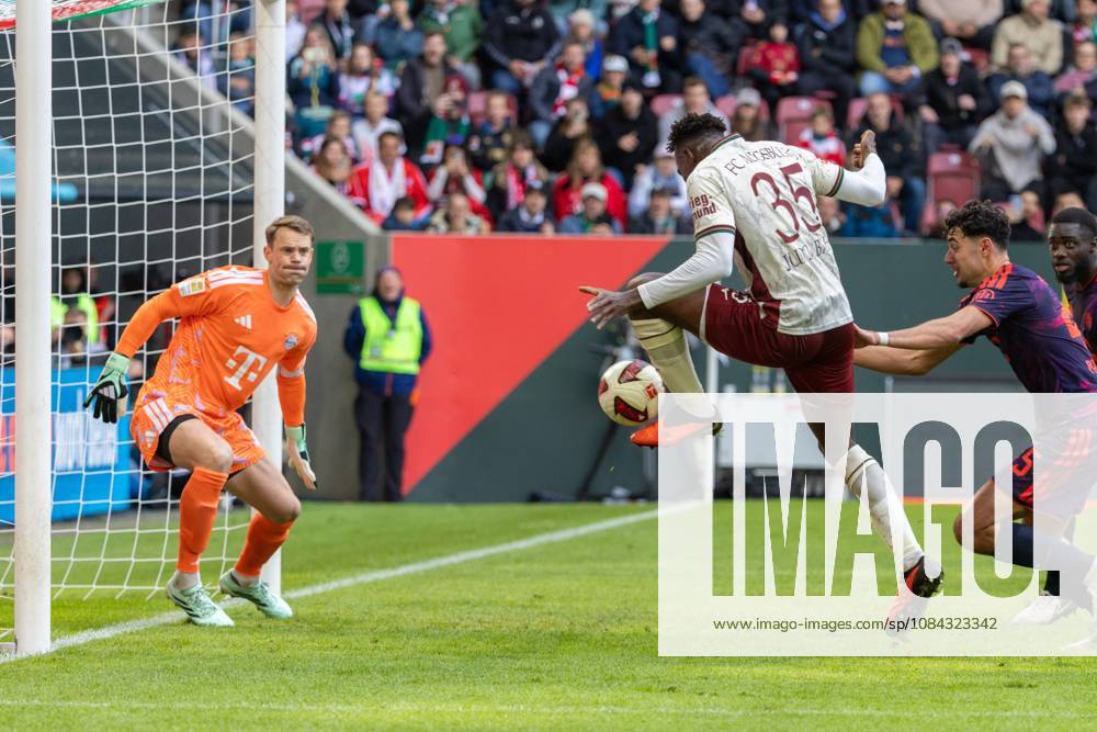 Juma Bah (FC Augsburg) vergibt eine Grosschance, FC Augsburg vs. FC Bayer Muenchen, Fussball-Bundesliga, Fussball, 1. Bundesliga, 5. Spieltag, 10.10..2026 DFL regulations prohibit any use of photographs as image sequences and or quasi-video