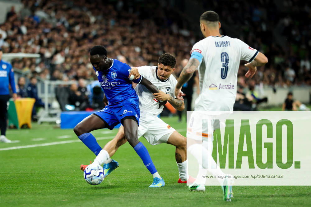 MELBOURNE, AUSTRALIA - OCTOBER 10: Bui Juach of South Melbourne FC battles Clerismario Santos Rodrigues of Melbourne Victory FC during the Australia Cup Final match at AAMI Park on October 10, 2026 in Melbourne, Austr0alia. Melbourne Australia - ZUMAp121 20261010_zsp_p121_073