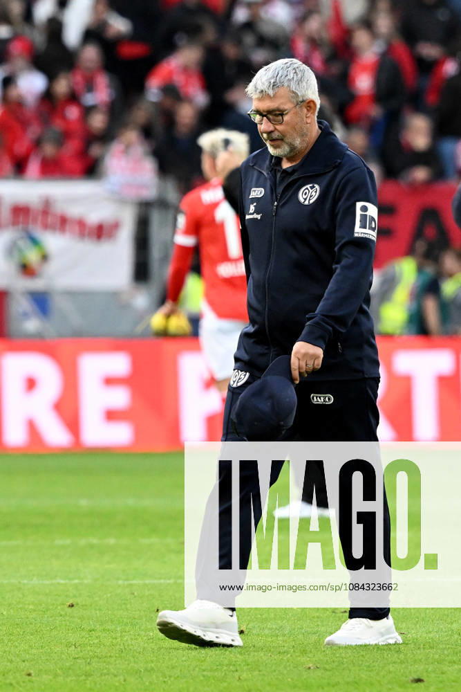 Fussball 1.Bundesliga, FSV Mainz 05 - Bayer 04 Leverkusen v.l. Trainer Urs Fischer (FSV Mainz 05) Mainz