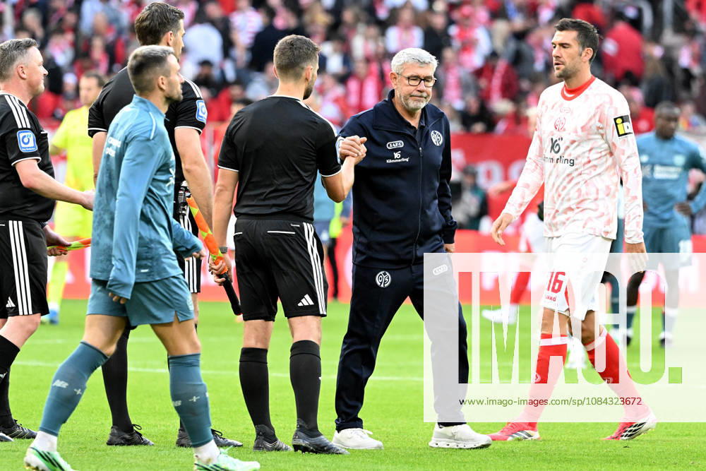 Fussball 1.Bundesliga, FSV Mainz 05 - Bayer 04 Leverkusen v.l. Trainer Urs Fischer (FSV Mainz 05) Mainz