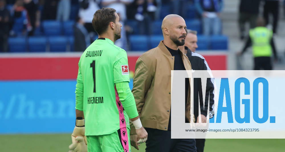 Sinsheim , Fußball Bundesliga TSG 1899 Hoffenheim vs. Hamburger SV , von links: Oliver baumann Trainer Christian Ilzer ( Hoffenheim ) , Enttäuschung