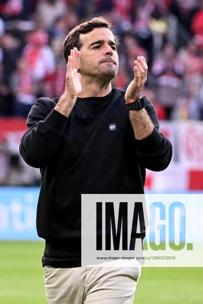 Fussball 1.Bundesliga, FSV Mainz 05 - Bayer 04 Leverkusen v.l. Jubel, Freude über den Sieg Trainer Coach Carles Martinez (Bayer 04 Leverkusen) Mainz