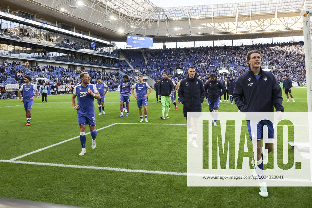 TSG Hoffenheim nach dem Spiel bei den Fans , Deutschland, Fussball, 1. Bundesliga, 5.Spieltag, 2026 2027, TSG Hoffenheim vs. Hamburger SV, 10.10.2026, Sinsheim SNP Arena Deutschland