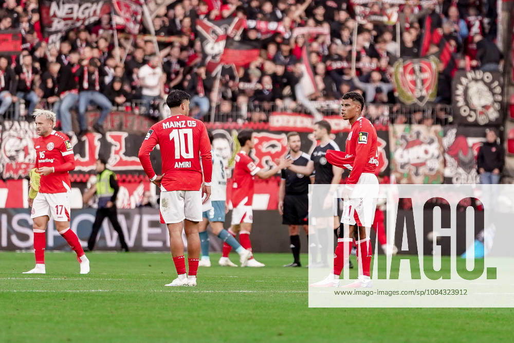 Deutschland: Fussball Saison 2026 2027 , 1. Bundesliga , 5. Spieltag , 1. FSV Mainz 05 vs. Bayer 04 Leverkusen - MEWA-Arena (Mainz) : Nadiem Amiri (1. FSV Mainz 05, 10) und Ransford-Yeboah Königsdörffer Ransford-Yeboah Koenigsdoerffer (1. FSV Mainz 05, 11) nach dem Spiel Mainz MEWA-Arena Deutschland Germany