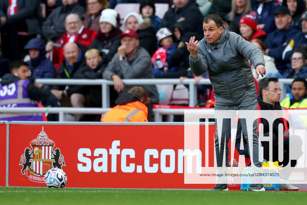 Sunderland v Brighton and Hove Albion - Premier League 2026 27 Regis Le Bris Manager of Sunderland on the side line during the Premier League 2026 27 match between Sunderland and Brighton & Hove Albion at Stadium of Light on October 10, 2026 in Sunderland, England. WARNING! This Photograph May Only Be Used For Newspaper And Or Magazine Editorial Purposes. May Not Be Used For Publications Involving 1 player, 1 Club Or 1 Competition Without Written Authorisation From Football DataCo Ltd. For Any Queries, Please Contact Football DataCo Ltd on +44 (0) 207 864 9121 Sunderland Stadium of Light England United Kingdom