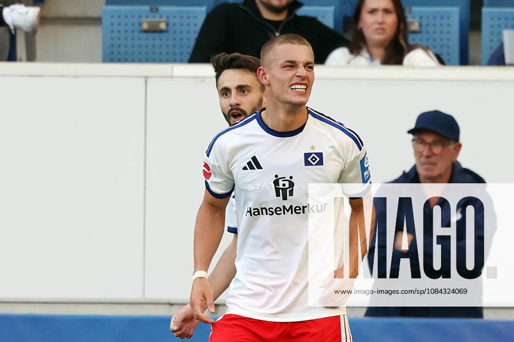 Fussball 1.Bundesliga, TSG 1899 Hoffenheim - Hamburger SV v.l. Torjubel nach dem Tor zum celebrating the goal celebrate 2:3 durch Miro Muheim (Hamburger SV) mit Fabio Vieira (Hamburger SV) Sinsheim