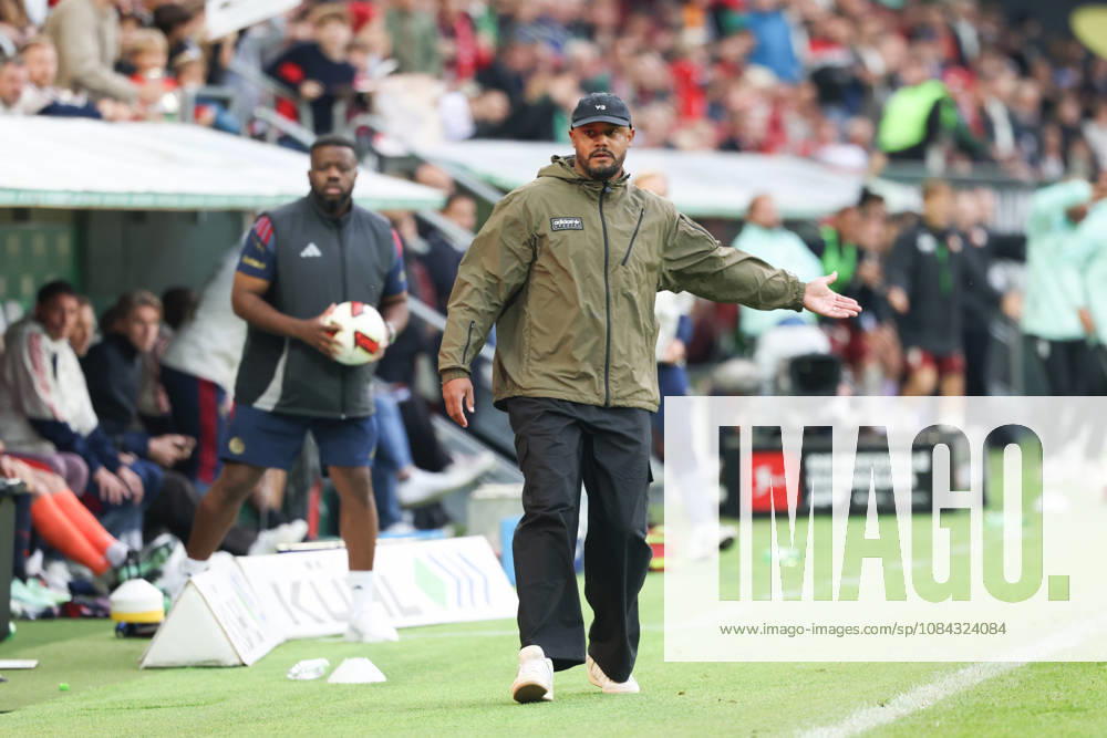 Vincent Kompany (FC Bayern Muenchen, Cheftrainer) gestikuliert, Emotionen, GER, FC Augsburg vs. FC Bayern Muenchen, Fussball, Bundesliga, 5. Spieltag, Saison 2026 2027, 10.10.2026, , GER, FC Augsburg vs. FC Bayern Muenchen, Fussball, Bundesliga, 5. Spieltag, Saison 2026 2027, 10.10.2026 Augsburg