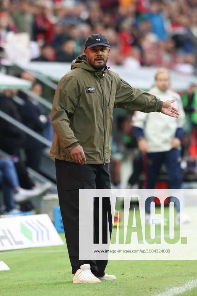 Vincent Kompany (FC Bayern Muenchen, Cheftrainer) gestikuliert, Emotionen, GER, FC Augsburg vs. FC Bayern Muenchen, Fussball, Bundesliga, 5. Spieltag, Saison 2026 2027, 10.10.2026, , GER, FC Augsburg vs. FC Bayern Muenchen, Fussball, Bundesliga, 5. Spieltag, Saison 2026 2027, 10.10.2026 Augsburg