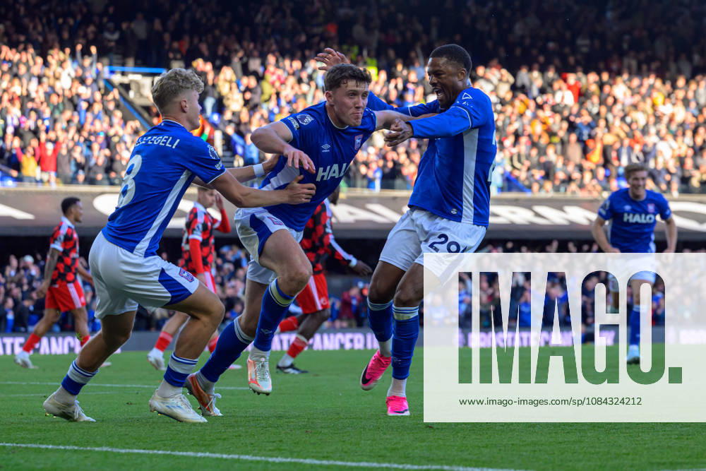 IPSWICH, ENGLAND OCTOBER 10 - Dara O Shea of Ipswich Town celebrating scoring the team s second goal during the Premier League game between Ipswich Town and Fulham at Portman Road on October 10, 2026 in Ipswich, England. (Photo by Keeran Marquis Sports Press Photo)