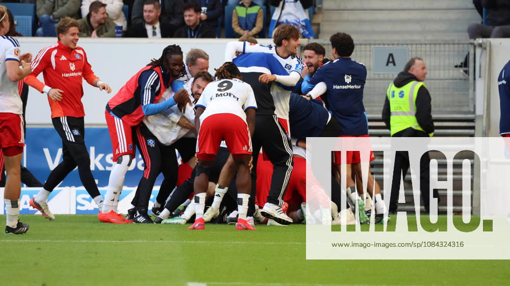 Fussball 1.Bundesliga, TSG 1899 Hoffenheim - Hamburger SV v.l. Torjubel nach dem Tor zum celebrating the goal celebrate 2:3 durch Miro Muheim (Hamburger SV) Sinsheim