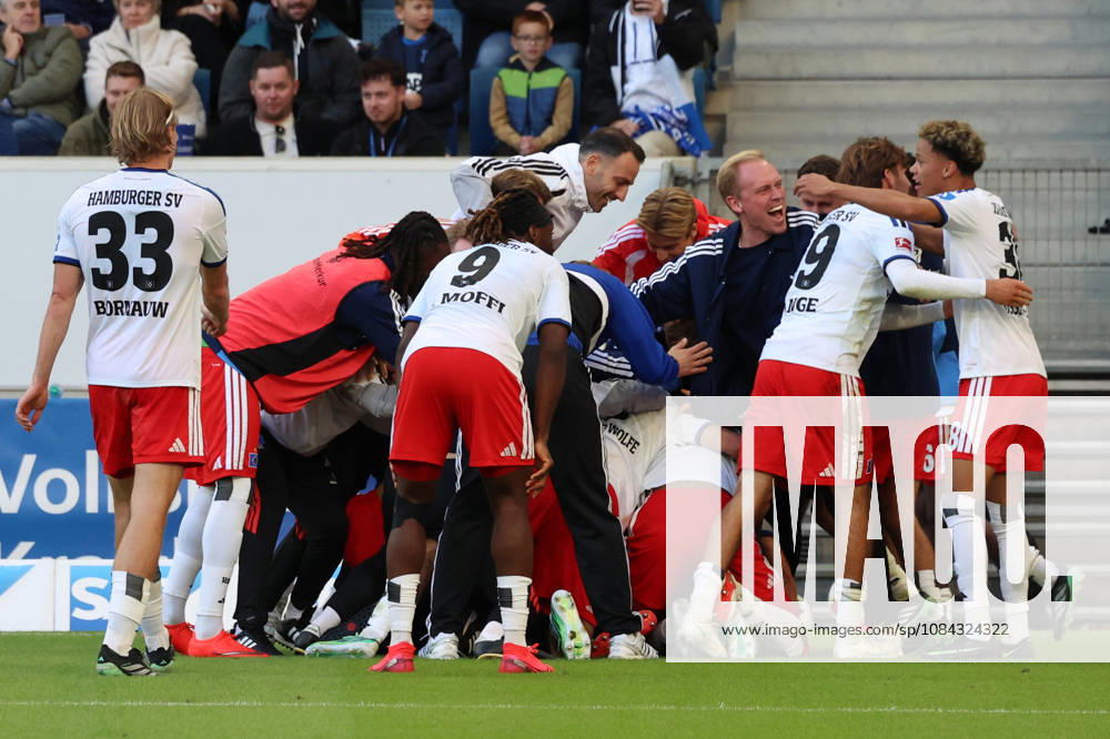 Fussball 1.Bundesliga, TSG 1899 Hoffenheim - Hamburger SV v.l. Torjubel nach dem Tor zum celebrating the goal celebrate 2:3 durch Miro Muheim (Hamburger SV) Sinsheim