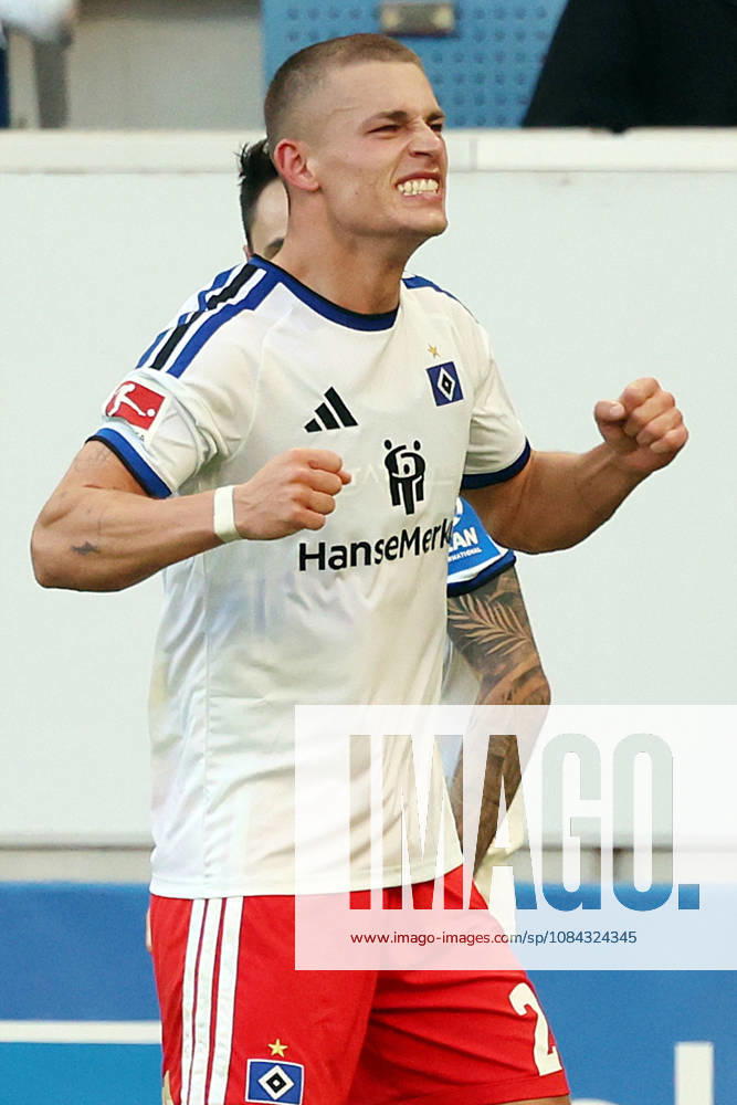 Fussball 1.Bundesliga, TSG 1899 Hoffenheim - Hamburger SV v.l. Torjubel nach dem Tor zum celebrating the goal celebrate 2:3 durch Miro Muheim (Hamburger SV) Sinsheim