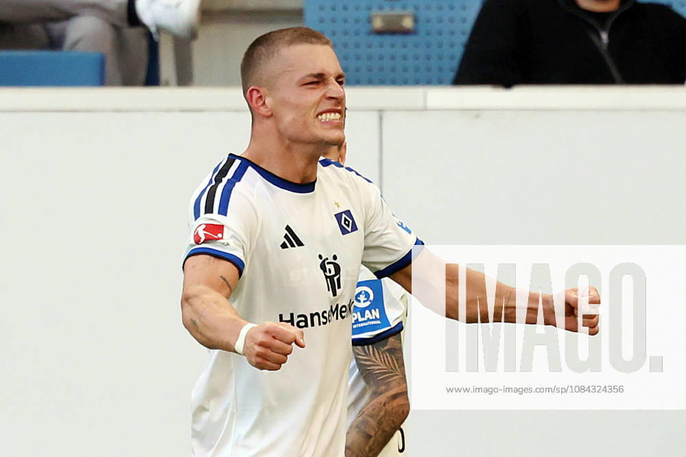 Fussball 1.Bundesliga, TSG 1899 Hoffenheim - Hamburger SV v.l. Torjubel nach dem Tor zum celebrating the goal celebrate 2:3 durch Miro Muheim (Hamburger SV) Sinsheim