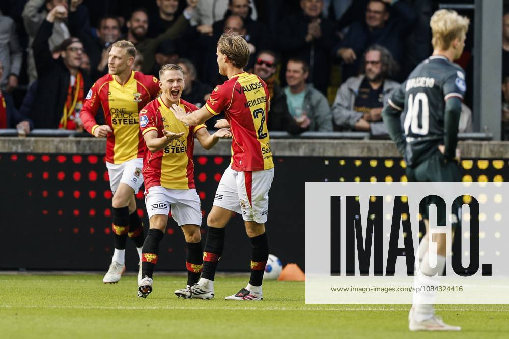 DEVENTER - Mathis Suray of Go Ahead Eagles (m) receives congratulations from Melle Meulensteen of Go Ahead Eagles after scoring the 1-1 equalizer during the Dutch Eredivisie match between Go Ahead Eagles and Sparta Rotterdam at De Adelaarshorst on October 10, 2026 in Deventer, the Netherlands. BART STOUTJESDIJK ANP Eredivisie 2026 27 ANPxSportx IVx 572033049 originalFilename: 572033049