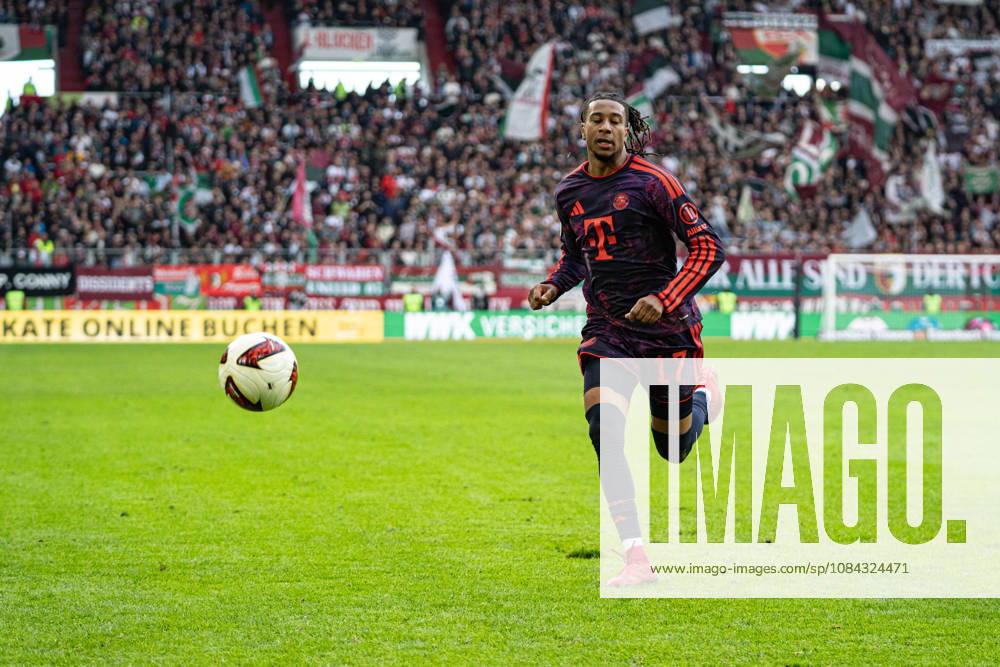 Michael Olise (17 Bayern) in Aktion beim Bundesligaspiel FC Augsburg - FC Bayern München am 10.10.2026.