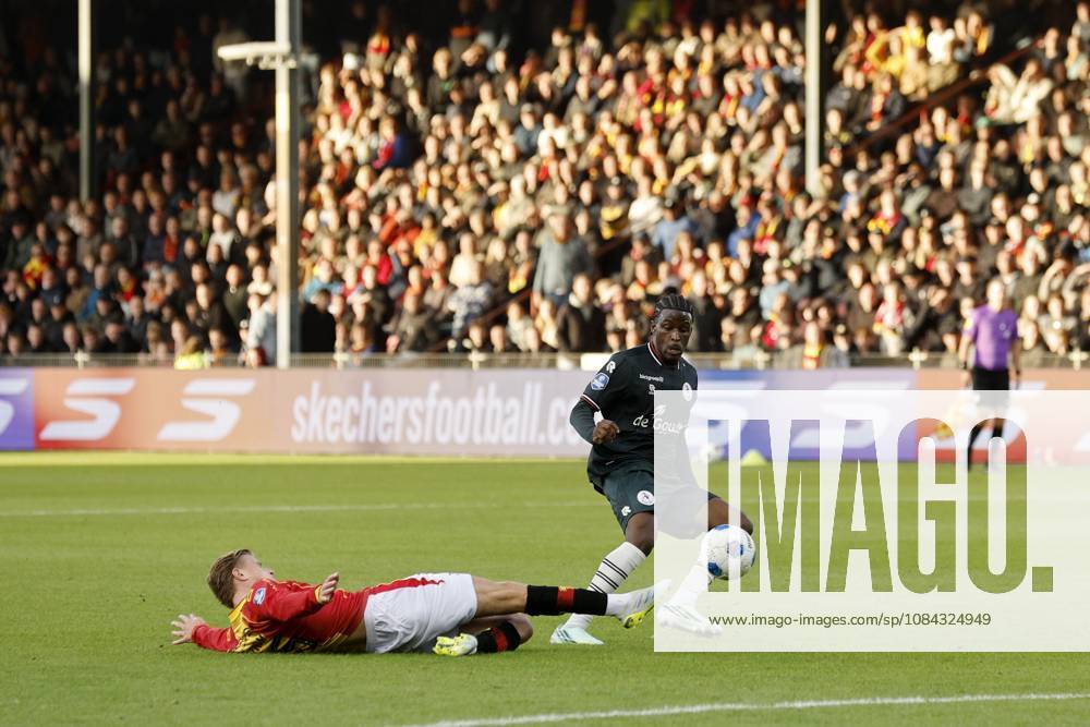 DEVENTER - (lr) Giovanni van Zwam of Go Ahead Eagles, Isaac Babadi of Sparta Rotterdam during the Dutch Eredivisie match between Go Ahead Eagles and Sparta Rotterdam at De Adelaarshorst on October 10, 2026 in Deventer, the Netherlands. BART STOUTJESDIJK ANP Eredivisie 2026 27 ANPxSportx IVx 572034030 originalFilename: 572034030