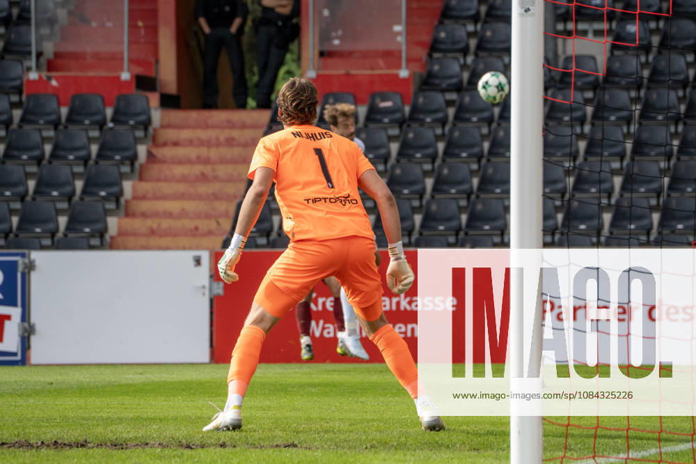Fussball 3.Liga, SG Sonnenhof Grossaspach - SV Waldhof Mannheim v.l. Thijmen Joel Sander Nijhuis (SV Waldhof Mannheim) im Bild Aspach