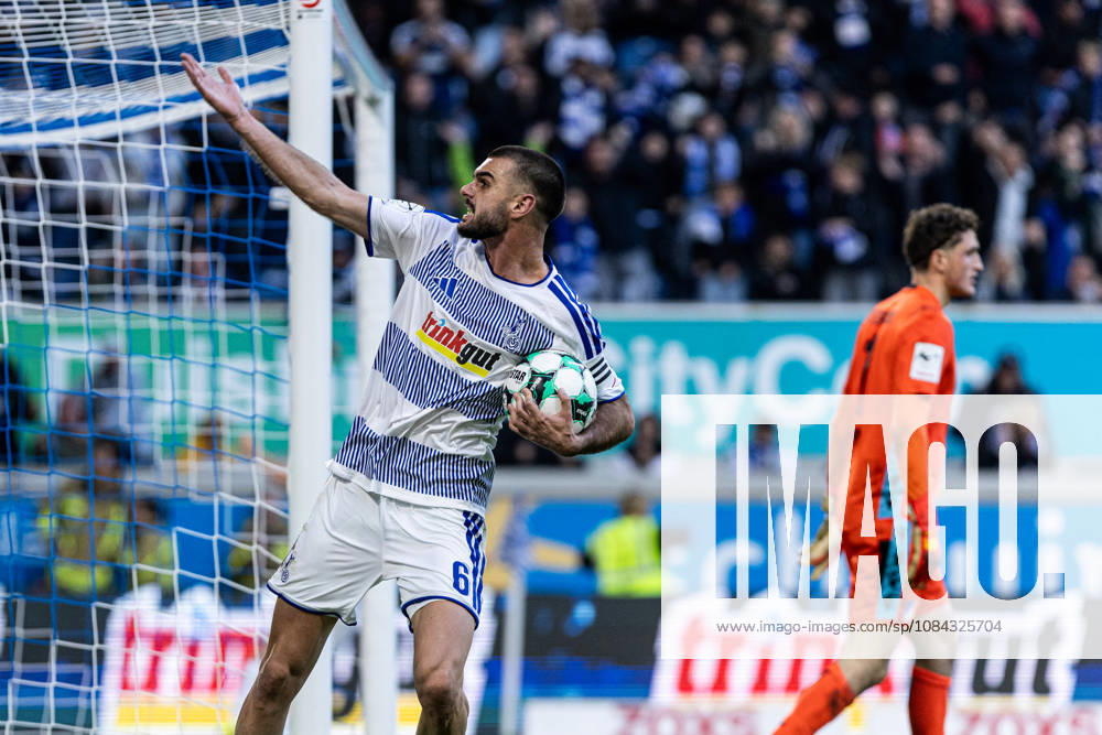 3.Liga: MSV Duisburg TSG Hoffenheim II; 10.10.2026 MSV Duisburg bejubelt das Tor, 1:2 3.Liga 8.Spieltag: MSV Duisburg TSG Hoffenheim II; Schauinsland-Reisen-Arena, Duisburg, 10.10.2026 DFB regulations prohibit any use of photographs as image sequences and or quasi video.