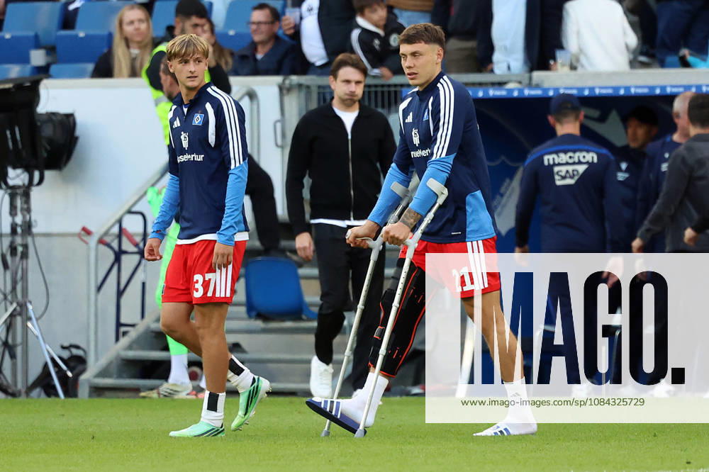 Fussball 1.Bundesliga, TSG 1899 Hoffenheim - Hamburger SV v.l. Louis Lemke (Hamburger SV) Nicolai Remberg (Hamburger SV) verletzt, Verletzung, Schmerz, Schmerzen, injured, injury, pain, pains Sinsheim