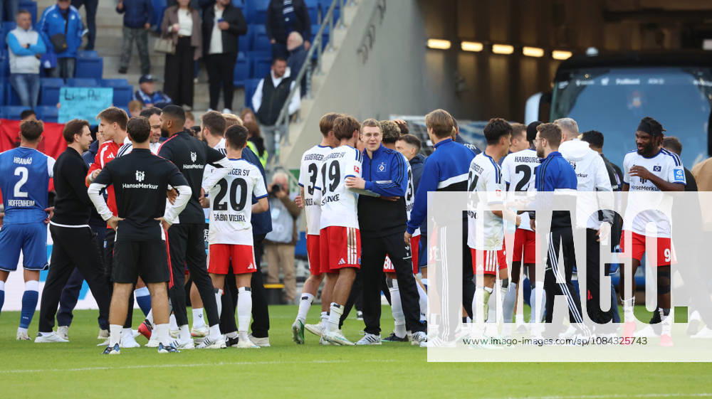 Fussball 1.Bundesliga, TSG 1899 Hoffenheim - Hamburger SV v.l. HSV Mannschaft, Spieler, jubeln nach Spielende, Team, Player, celebrate at the end of the match Sinsheim