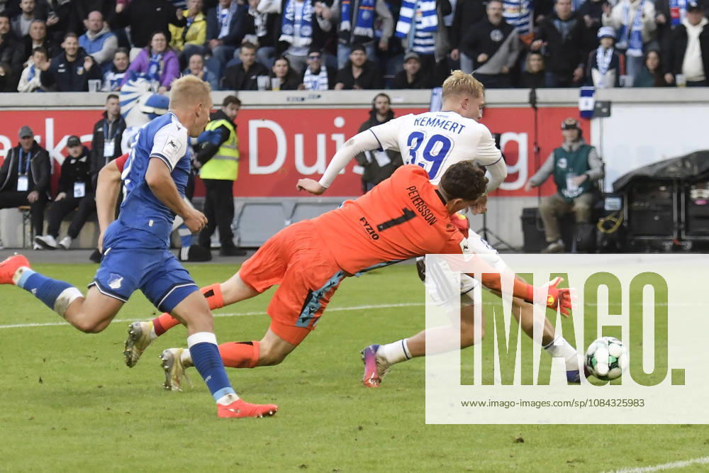 Peter Remmert (Duisburg 39) erzielt das Tor zum 3:2 10.10.2026 ¢ Fussball ¢ MSV Duisburg vs TSG 1899 Hoffenheim II, Schauinsland-Reisen-Arena, Duisburg, DFB DFL REGULATIONS PROHIBIT ANY USE OF PHOTOGRAPHS AS IMAGE SEQUENCES AND OR QUASI-VIDEO