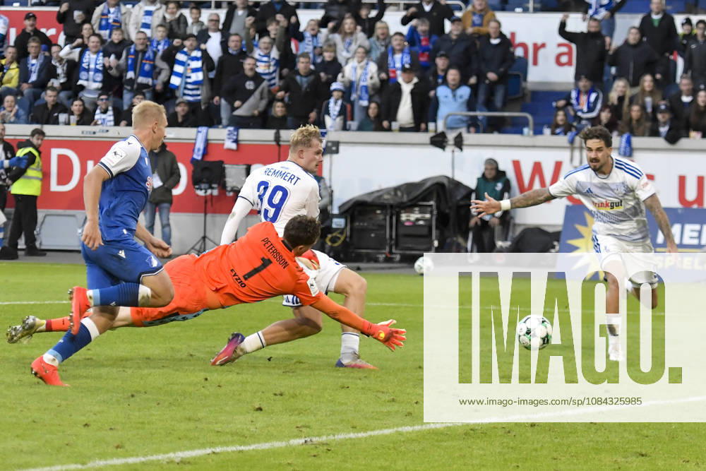 Peter Remmert (Duisburg 39) erzielt das Tor zum 3:2 10.10.2026 ¢ Fussball ¢ MSV Duisburg vs TSG 1899 Hoffenheim II, Schauinsland-Reisen-Arena, Duisburg, DFB DFL REGULATIONS PROHIBIT ANY USE OF PHOTOGRAPHS AS IMAGE SEQUENCES AND OR QUASI-VIDEO