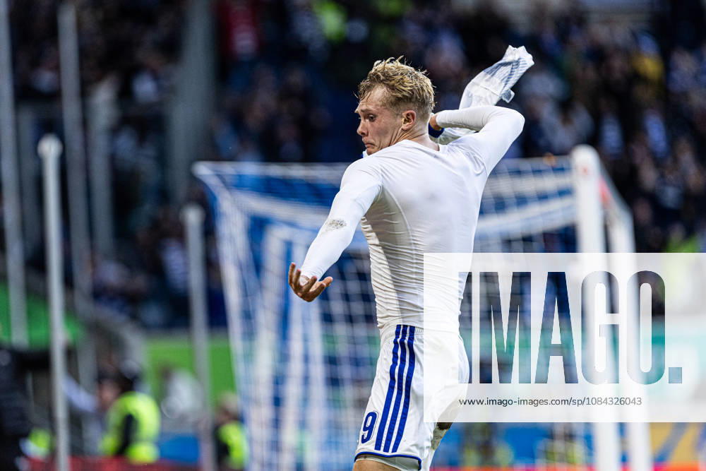 3.Liga: MSV Duisburg TSG Hoffenheim II; 10.10.2026 MSV Duisburg bejubelt das Tor, 3:2 durch Peter Remmert (MSV Duisburg, 39) 3.Liga 8.Spieltag: MSV Duisburg TSG Hoffenheim II; Schauinsland-Reisen-Arena, Duisburg, 10.10.2026 DFB regulations prohibit any use of photographs as image sequences and or quasi video.