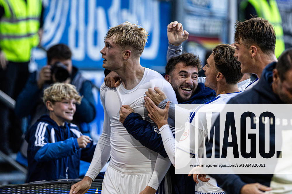 3.Liga: MSV Duisburg TSG Hoffenheim II; 10.10.2026 MSV Duisburg bejubelt das Tor, 3:2 durch Peter Remmert (MSV Duisburg, 39) 3.Liga 8.Spieltag: MSV Duisburg TSG Hoffenheim II; Schauinsland-Reisen-Arena, Duisburg, 10.10.2026 DFB regulations prohibit any use of photographs as image sequences and or quasi video.