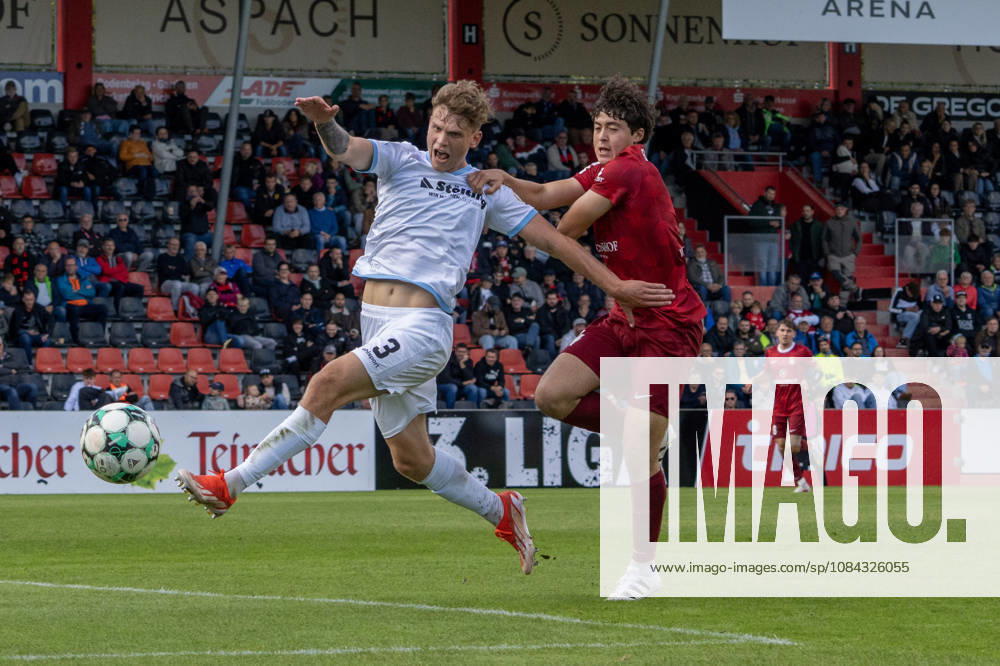 Fussball 3.Liga, SG Sonnenhof Grossaspach - SV Waldhof Mannheim v.l. Zweikampf zwischen Moritz Malik Polte (SV Waldhof Mannheim) und Franz-Xaver Noah Bleicher (SG Sonnenhof Großaspach) Aspach