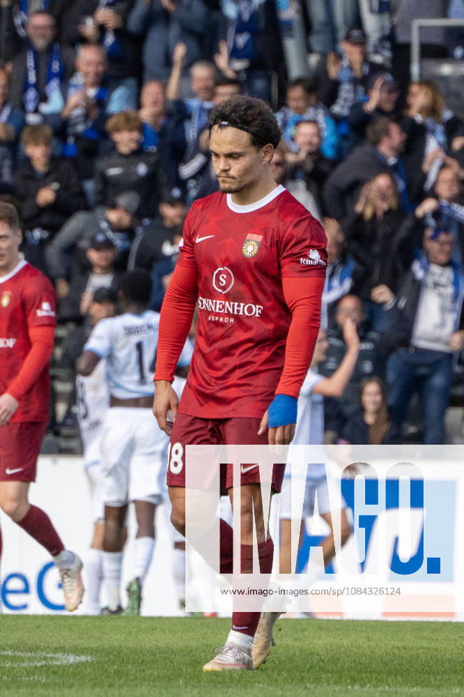 Fussball 3.Liga, SG Sonnenhof Grossaspach - SV Waldhof Mannheim v.l. Niklas Pöllex (SG Sonnenhof Großaspach) nach dem 1:4 Aspach