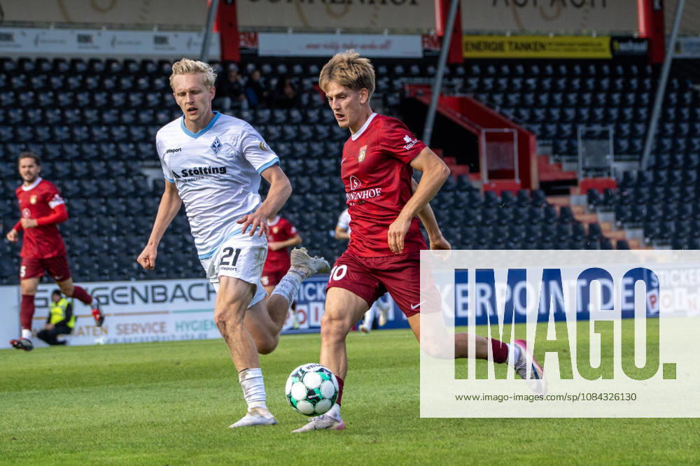 Fussball 3.Liga, SG Sonnenhof Grossaspach - SV Waldhof Mannheim v.l. Zweikampf zwischen Julian Rieckmann (SV Waldhof Mannheim) und Lukas Stoppel (SG Sonnenhof Großaspach) Aspach