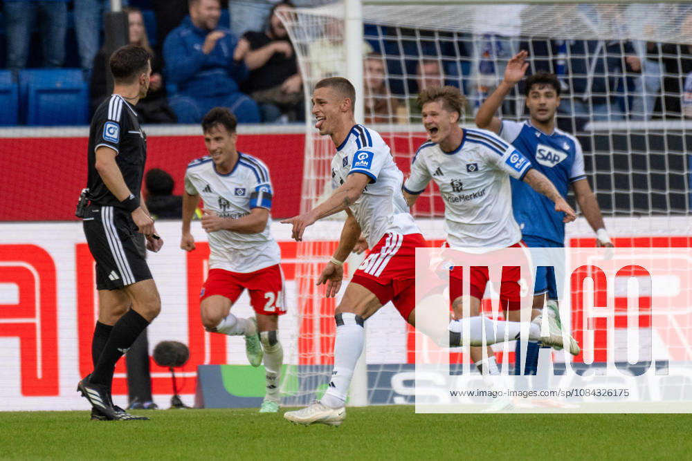 Torjubel des Torschützen Miro Muheim (Hamburger SV). Deutschland, Sinsheim, 10.10.2026, Fussball, Bundesliga: TSG 1899 Hoffenheim vs Hamburger SV, Saison 2026 2027, 5. Spieltag, SNP Arena DFL DFB REGULATIONS PROHIBIT ANY USE OF PHOTOGRAPHS AS IMAGE SEQUENCES AND OR QUASI-VIDEO.