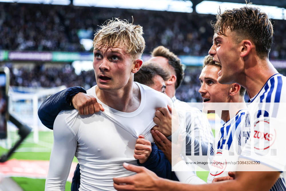 Fussball, 3.Liga Saison 2026 2027 8.Spieltag MSV Duisburg - TSG 1899 Hoffenheim II 10.10.2026, schauinsland-reisen-arena Torjubel MSV Duisburg nach dem Tor zum 3-2 durch Peter Remmert (MSV Duisburg, 39) die Spieler freuen sich Duisburg schauinsland-reisen-arena Nordrhein-Westfalen Deutschland