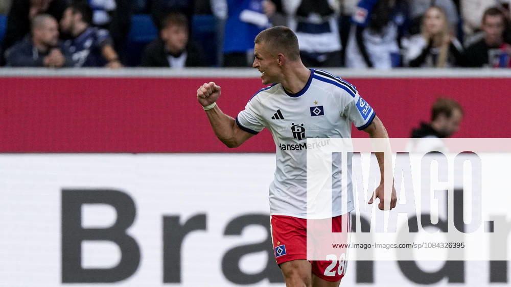 Torschütze Miro Muheim (HSV, 28), Spieler vom Hamburger SV (HSV), jubelt über das Tor zum 2:3, Jubel, jubeln, Torjubel, Torerfolg, celebrate the goal, goal, celebration, jubelt ueber das Tor, Freuen, Freude, freut sich, optimistisch, positiv, Spielszene, Highlight, Einzelbild, Einzelfoto, Aktion, Action, 10.10.2026, Sinsheim (Deutschland), Fussball, Bundesliga, TSG 1899 Hoffenheim - Hamburger SV, DFB DFL REGULATIONS PROHIBIT ANY USE OF PHOTOGRAPHS AS IMAGE SEQUENCES AND OR QUASI-VIDEO.