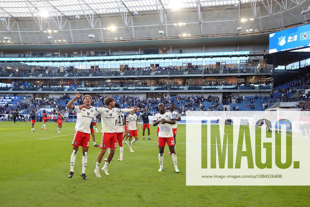 Fussball 1.Bundesliga, TSG 1899 Hoffenheim - Hamburger SV v.l. HSV Mannschaft, Spieler, jubeln nach Spielende, Team, Player, celebrate at the end of the match Sinsheim