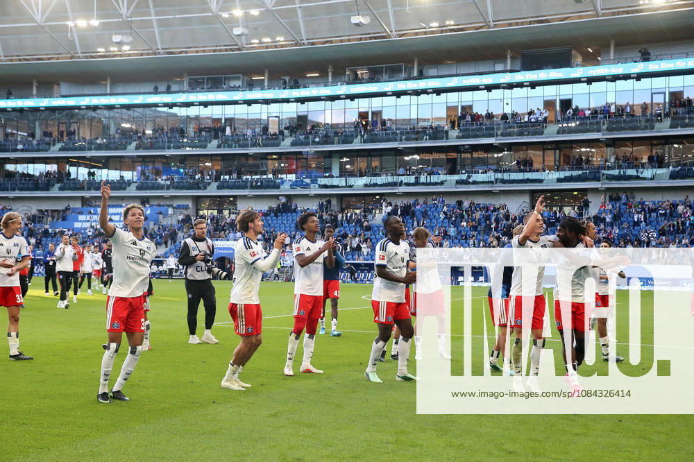 Fussball 1.Bundesliga, TSG 1899 Hoffenheim - Hamburger SV v.l. HSV Mannschaft, Spieler, jubeln nach Spielende, Team, Player, celebrate at the end of the match Sinsheim