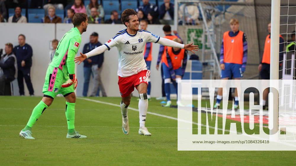 Fussball 1.Bundesliga, TSG 1899 Hoffenheim - Hamburger SV v.l. Torjubel nach dem Tor zum celebrating the goal celebrate 2:2 durch Otto Stange (Hamburger SV) Treffer zählt nicht Sinsheim