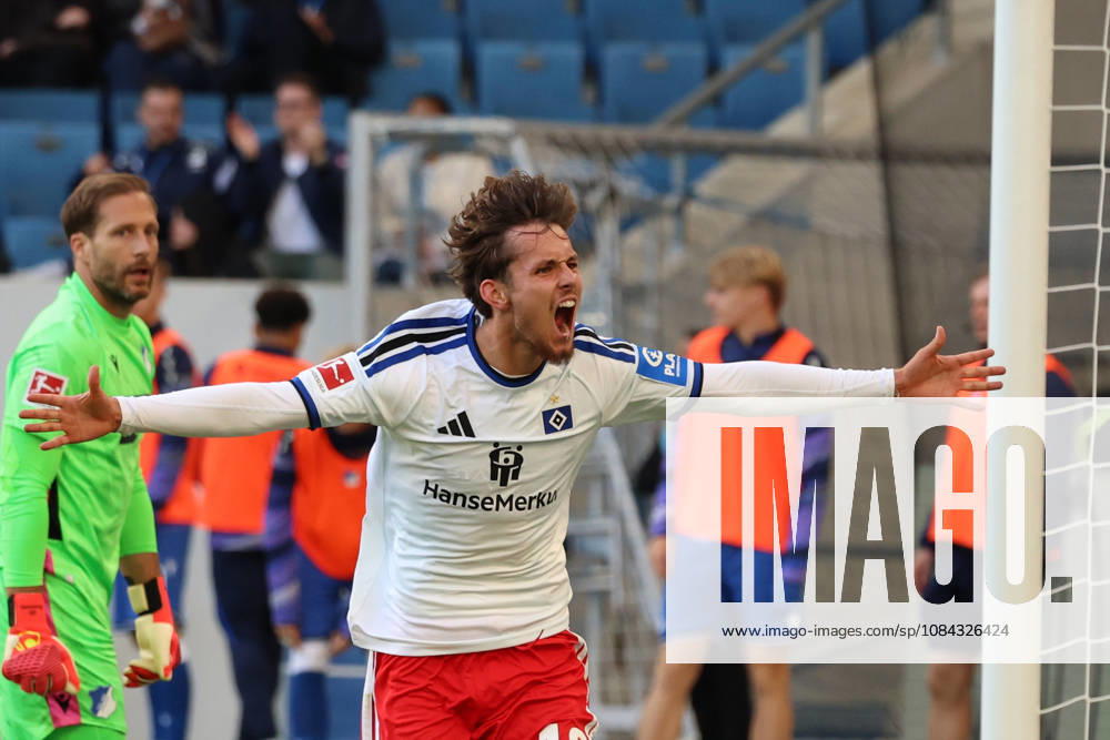 Fussball 1.Bundesliga, TSG 1899 Hoffenheim - Hamburger SV v.l. Torjubel nach dem Tor zum celebrating the goal celebrate 2:2 durch Otto Stange (Hamburger SV) Treffer zählt nicht Sinsheim