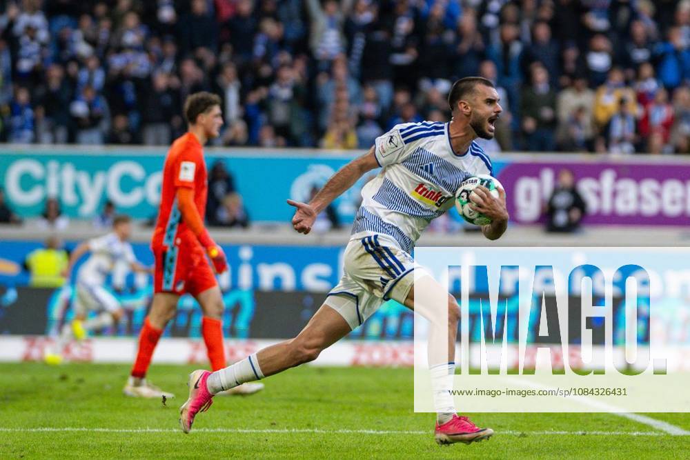 Fußball 3.Liga MSV Duisburg - TSG Hoffenheim II am 10.10.26 in der Schauinsland-Reisen Arena in Duisburg Torjubel zum 1:2 durch Peter Remmert ( Duisburg ) Duisburg