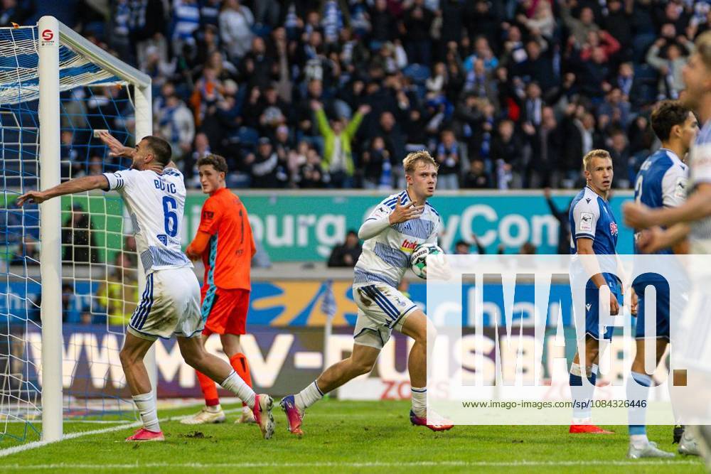 Fußball 3.Liga MSV Duisburg - TSG Hoffenheim II am 10.10.26 in der Schauinsland-Reisen Arena in Duisburg Torjubel zum 2:2 durch Peter Remmert ( Duisburg ) Duisburg