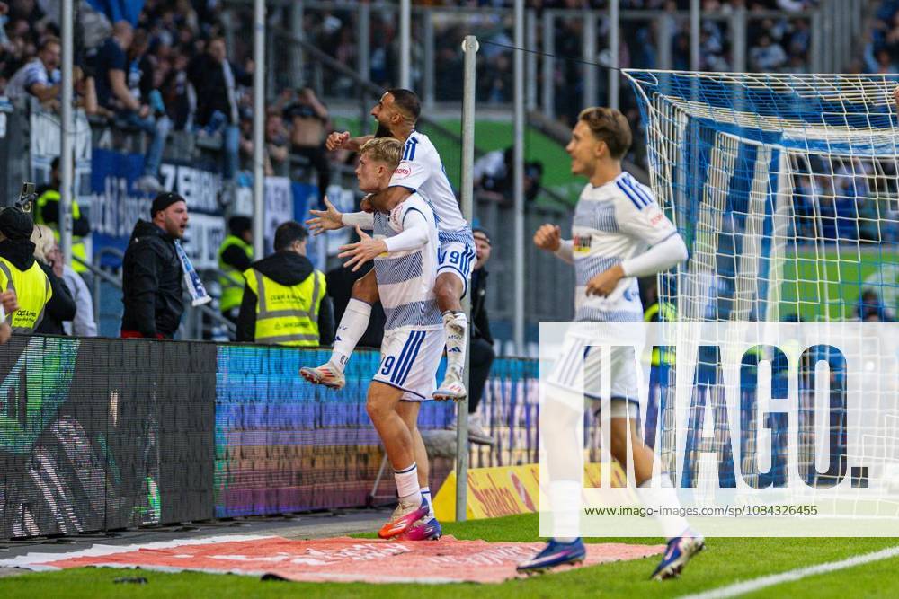 Fußball 3.Liga MSV Duisburg - TSG Hoffenheim II am 10.10.26 in der Schauinsland-Reisen Arena in Duisburg Torjubel zum 2:2 durch Peter Remmert ( Duisburg ) Duisburg