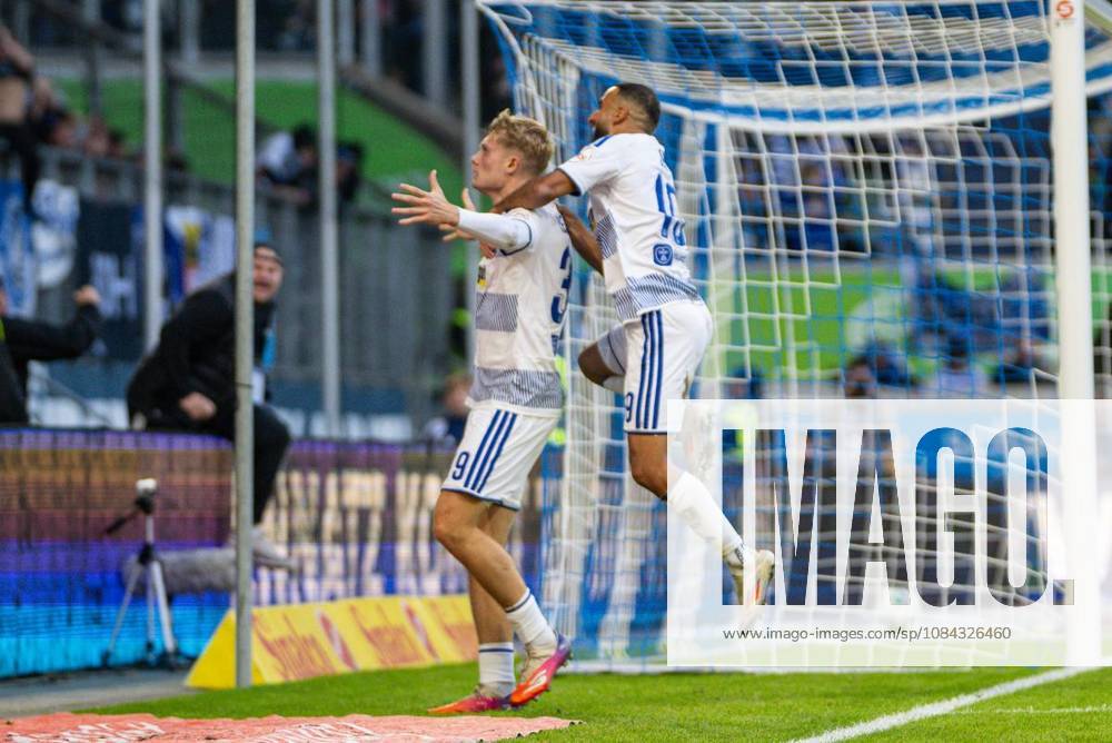Fußball 3.Liga MSV Duisburg - TSG Hoffenheim II am 10.10.26 in der Schauinsland-Reisen Arena in Duisburg Torjubel zum 2:2 durch Peter Remmert ( Duisburg ) Duisburg