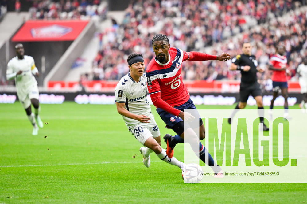 LOSC Lille v Le Havre Athletic Club - Ligue 1 McDonald s 2026 2027 Sota NAKAMURA of Le Havre and ALEXSANDRO of Lille during Ligue 1 McDonald s match between Lille and Le Havre at Stade Pierre-Mauroy on October 10, 2026 in Lille, France. Lille France