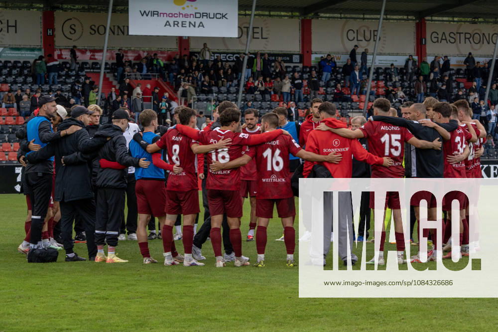 Fussball 3.Liga, SG Sonnenhof Grossaspach - SV Waldhof Mannheim v.l. Der Kader der SG Sonennhof Großaspach Aspach