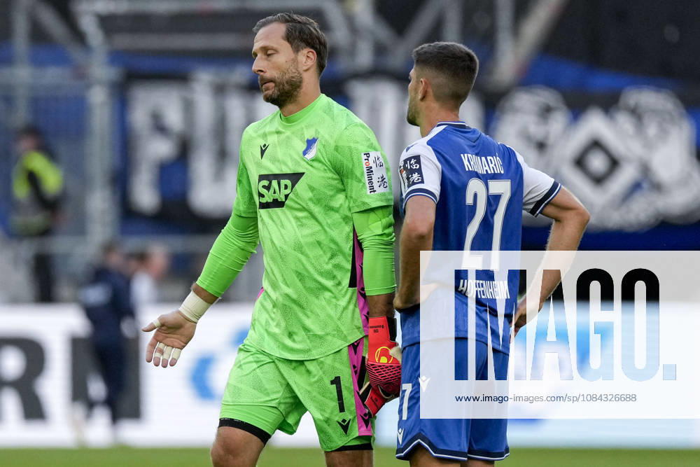 V.li.: Oliver Baumann (Torwart, Hoffenheim, 1, Kapitän), Andrej Kramaric (Hoffenheim, 27), Spieler der TSG 1899 Hoffenheim, enttäuscht über die Niederlage, Enttäuschung nach dem Schlusspfiff, Highlight, Verlierer, verloren, Frustration, disappointed, pessimistisch, 10.10.2026, Sinsheim (Deutschland), Fussball, Bundesliga, TSG 1899 Hoffenheim - Hamburger SV, DFB DFL REGULATIONS PROHIBIT ANY USE OF PHOTOGRAPHS AS IMAGE SEQUENCES AND OR QUASI-VIDEO.