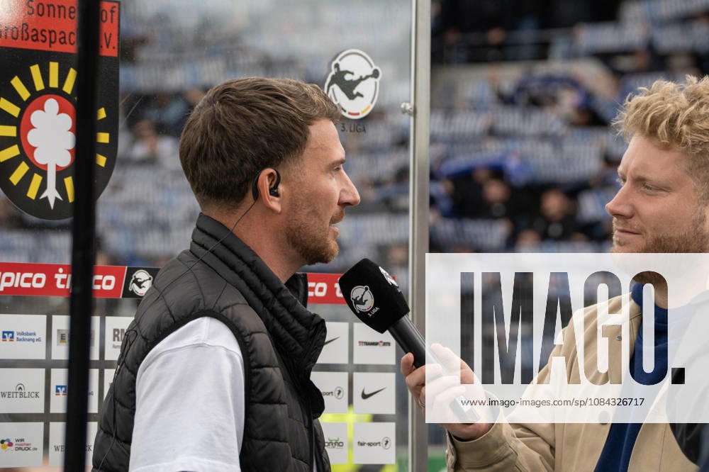 Fussball 3.Liga, SG Sonnenhof Grossaspach - SV Waldhof Mannheim v.l. Pascal Reinhardt (Trainer SG Sonnenhof Großaspach) nach der Partie beim Interview Aspach