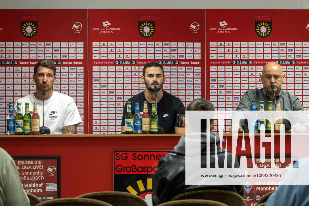 Fussball 3.Liga, SG Sonnenhof Grossaspach - SV Waldhof Mannheim v.l. Pascal Reinhardt (Trainer SG Sonnenhof Großaspach) und Rui Tomas Faustino Pinto da Mota (Trainer SV Waldhof Mannheim) nach der Partie in der Pressekonferenz Aspach
